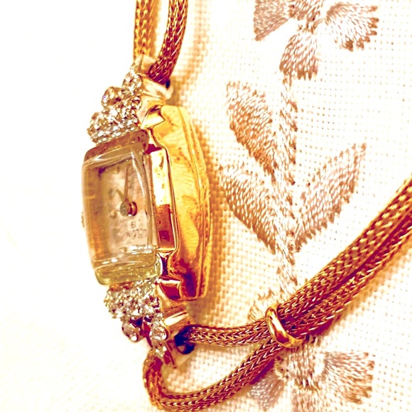 Lady Elgin Antique Watch with 12 Diamonds - Picture 2 of 8